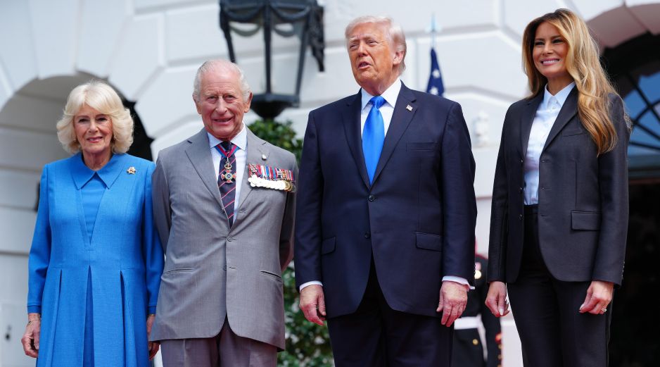 Donald Trump y Melania Trump despidieron a la pareja real en la Casa Blanca. EFE/A. Schwartz