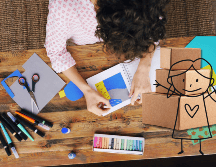 En un contexto donde el consumo suele dominar las celebraciones, la caja sorpresa DIY demuestra que no se necesita gastar mucho para generar felicidad.  CANVA