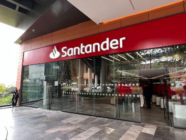 Santander confirmó que tanto su app como su página web tienen fallas que ya están siendo revisadas por expertos. EL INFORMADOR/ARCHIVO