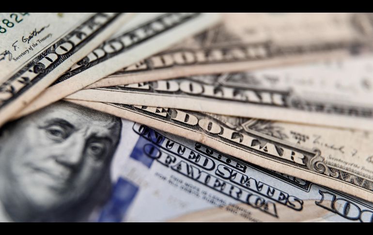 El tipo de cambio cotizó en un promedio de 17.45 pesos por dólar este cuarto mes del 2026. EFE/ARCHIVO