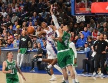 Los 76ers se jugaban la temporada en casa, pero cumplieron frente a su público y le ganaron 106-93 a los Celtics de Boston . AFP / J. Garrabrant