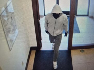 La policía estatal publicó en redes sociales una foto del sospechoso y pidió apoyo para localizarlo. AP/Kentucky State Police