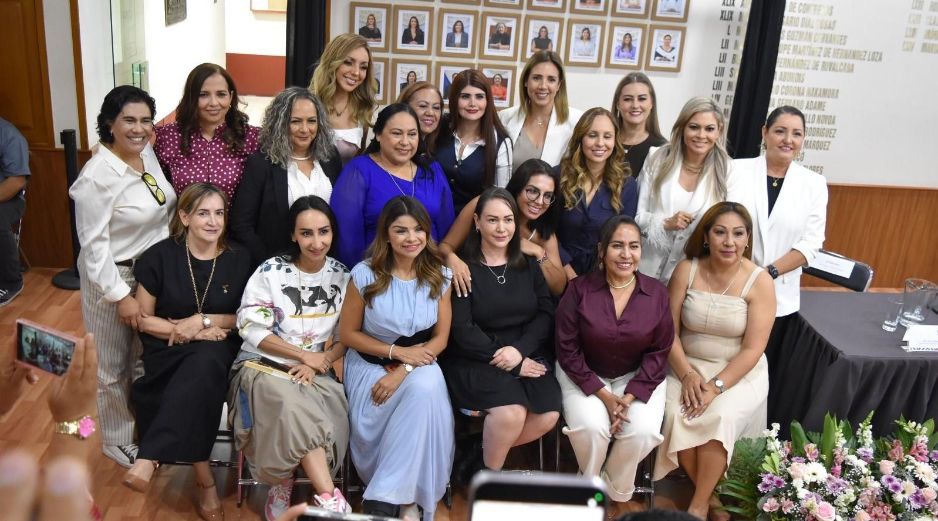 La jornada concluyó con un reconocimiento a las exdiputadas y la colocación de sus imágenes, como testimonio permanente de su contribución a un Jalisco más incluyente. CORTESÍA.