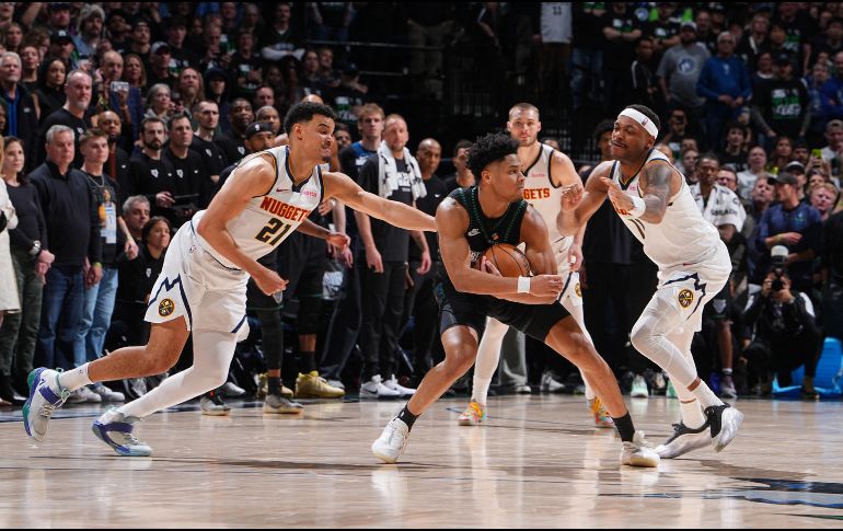Minnesota Timberwolves impusieron su defensa y derrotaron a los Denver Nuggets para citarse con los San Antonio Spurs. AFP