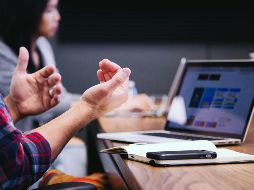 Te recordamos que si tu empleador te solicita laborar durante esta jornada, tienes el derecho de recibir un pago triple. Unsplash