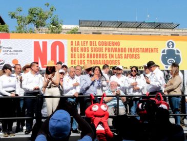 El desfile fue encabezado por el dirigente de este pilar sindical, Antonio Álvarez Esparza. ESPECIAL