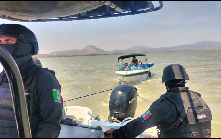 De inmediato se movilizó al Escuadrón Anfibio de la Policía de Jalisco, que acudió al punto para brindarles apoyo. CORTESÍA