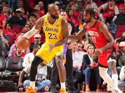 La tercera fue la vencida para los Lakers de Los Ángeles, que después de estar arriba 3-0 en la serie, salieron a la cancha determinados a ponerle fin a la temporada de Rockets de Houston. AFP / J. Garrabrant