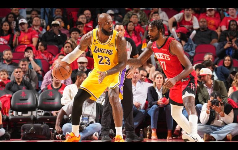 La tercera fue la vencida para los Lakers de Los Ángeles, que después de estar arriba 3-0 en la serie, salieron a la cancha determinados a ponerle fin a la temporada de Rockets de Houston. AFP / J. Garrabrant