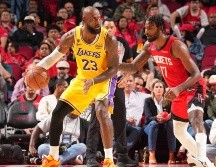 La tercera fue la vencida para los Lakers de Los Ángeles, que después de estar arriba 3-0 en la serie, salieron a la cancha determinados a ponerle fin a la temporada de Rockets de Houston. AFP / J. Garrabrant