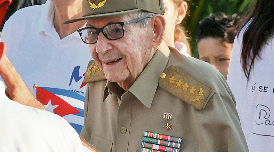El general cubano Raúl Castro, reapareció en un evento público en una muestra de apoyo al Gobierno. EFE