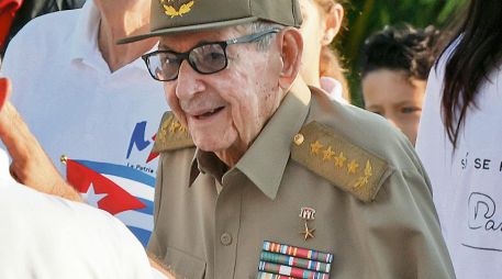 El general cubano Raúl Castro, reapareció en un evento público en una muestra de apoyo al Gobierno. EFE