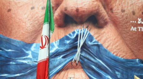 Las conversaciones directas entre ambos  países permanecen estancadas ante la negativa iraní a sentarse a negociar mientras EU mantenga el cerco naval sobre sus puertos y buques. EFE/EPA/A. Taherkenareh