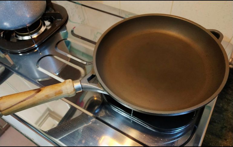 Si ya identificaste que tu sartén favorito está rayado, es el momento perfecto para explorar nuevos horizontes culinarios. ESPECIAL / CANVA