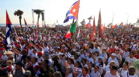El Gobierno cubano convirtió este viernes la celebración del Primero de mayo en una concentración de apoyo y centró sus lemas en la defensa de la soberanía nacional EFE/E. Mastrascusa