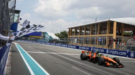 Lando Norris no solo controló el liderato desde el inicio, sino que encabezó un dominante 1-2 para la escudería de Woking. AFP / R. Blackwell