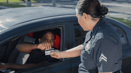 Renovar o reponer la tarjeta de circulación es un trámite necesario para cumplir con la normativa vehicular y evitar complicaciones legales. CANVA