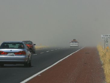 Protección Civil reporta afectaciones en varios kilómetros de la autopista, donde el polvo en el aire dificulta la visibilidad. EL INFORMADOR/ARCHIVO