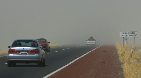Protección Civil reporta afectaciones en varios kilómetros de la autopista, donde el polvo en el aire dificulta la visibilidad. EL INFORMADOR/ARCHIVO