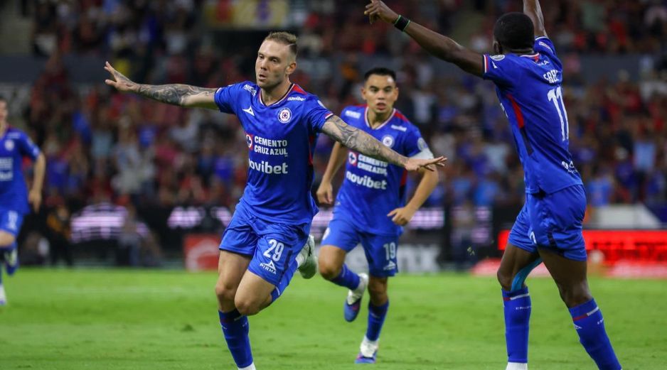 Rotondi anotó el primer gol del Cruz Azul cerca del final del primer tiempo. EL INFORMADOR/A. Navarro