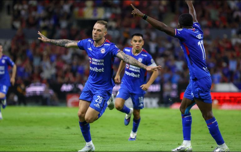 Rotondi anotó el primer gol del Cruz Azul cerca del final del primer tiempo. EL INFORMADOR/A. Navarro