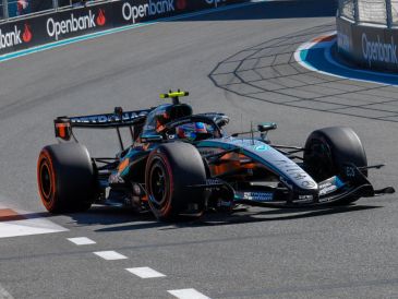 El italiano Kimi Antonelli de Mercedes compite durante la clasificación el pasado sábado, en el Gran Premio de Fórmula Uno de Miami en el autódromo Internacional de Miami, Florida (EEUU). EFE/ A. Boal