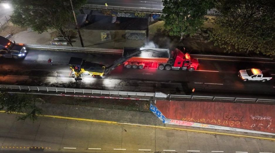 La dependencia trabaja en coordinación con la Policía Vial para garantizar el respeto a los cierres parciales y la adecuada canalización del tránsito hacia carriles laterales. CORTESÍA