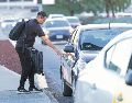 Usuarios tienen que tomar autos de plataforma fuera del perímetro aeroportuario. EL INFORMADOR