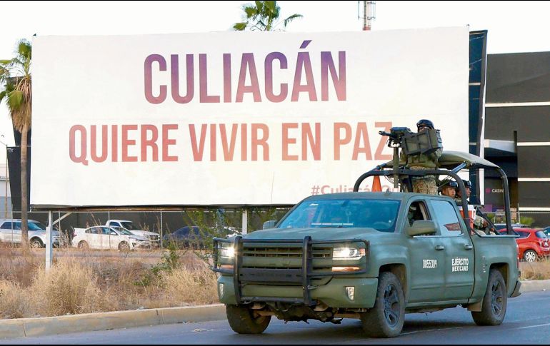 En Culiacán, el panorama sigue dominado por la presencia de militares en las calles, que no descansan de la ola de violencia de los últimos 20 meses. EL UNIVERSAL
