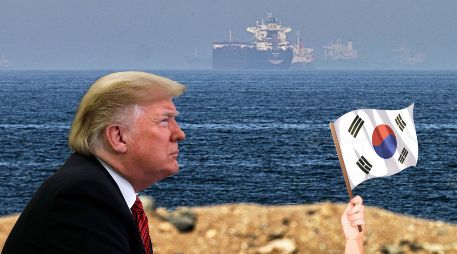 Buques de carga cerca del Estrecho de Ormuz, vistos desde Khor Fakkan, Emiratos Árabes Unidos, el 1 de mayo del  2026.  AP / ARCHIVO