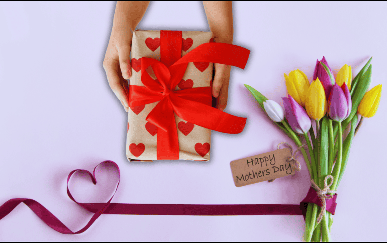 Descubre qué regalos lideran las listas de Profeco y Canaco para que tu inversión valga la pena, sorprendas a mamá en su día y evites el clásico error de regalarle algo para la casa. ESPECIAL / CANVA