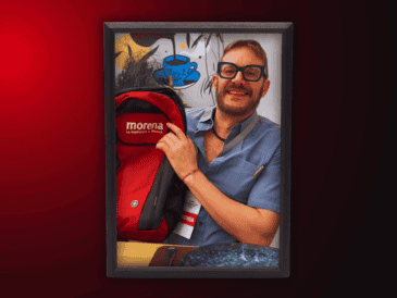 El interior de este costoso accesorio funcionó como un verdadero vehículo de propaganda ideológica y adoctrinamiento político. X / @HernanGomezB