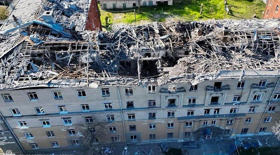 Daños en un edificio de la ciudad ucraniana de Dnipro tras una serie de ataques con misiles rusos. EFE/Dnipropetrovsk Regional Military Administration