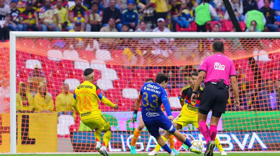 La queja formal de Pumas fue aceptada el lunes, y la Comisión Disciplinaria será la encargada de revisar los hechos y determinar si existen elementos suficientes para imponer una sanción. IMAGO7