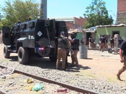 Autoridades estatales detuvieron a nueve personas, así como el aseguramiento de dos armas de fuego y diversas sustancias con características de droga. ESPECIAL/ Fiscalía de Jalisco.