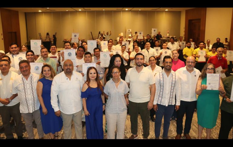 La dependencia informó que se otorgaron 50 Distintivos H, ocho Sellos Punto Limpio y dos Distintivos M, reconocimientos que acreditan la implementación de buenas prácticas en higiene, protocolos de limpieza y gestión empresarial. CORTESÍA