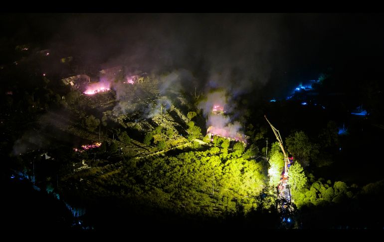 Vista aérea tomada con un dron el 4 de mayo de 2026 de la escena del rescate después de una explosión en una fábrica de fuegos artificiales, en el poblado de Guandu de Liuyang. XINHUA