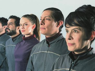 Imagen que presenta al elenco de la película mexicana de ciencia ficción “La velocidad del zoom”. ESPECIAL