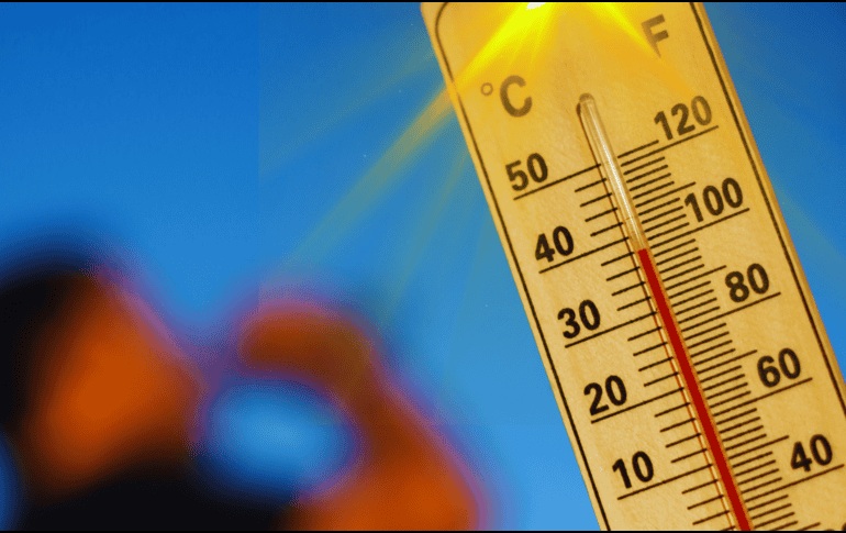 El temido golpe de calor, la insolación y la deshidratación rápida son los principales enemigos a vencer durante esta intensa jornada de altas temperaturas primaverales. ESPECIAL / CANVA