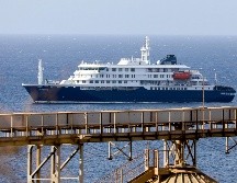 El crucero holandés MV Hondius se encuentra anclado en Cabo Verde tras la muerte de tres personas a bordo a causa del hantavirus, un síndrome respiratorio agudo. EFE/ARCHIVO