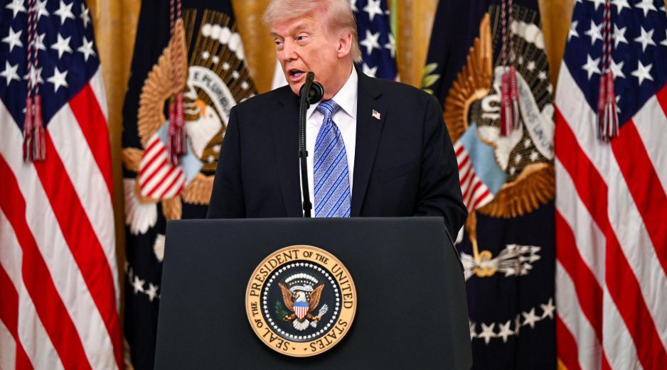 Trump propuso que barcos chinos se dirijan a Texas, Luisiana o Alaska para adquirir hidrocarburos. EFE/A. Gordon