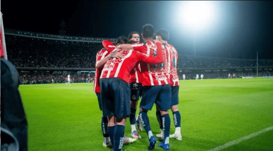 El pasado sábado 2 de mayo, las Chivas visitaron a los Tigres de la UANL en la cancha del Estadio Universitario, donde perdió la contienda. IMAGO7