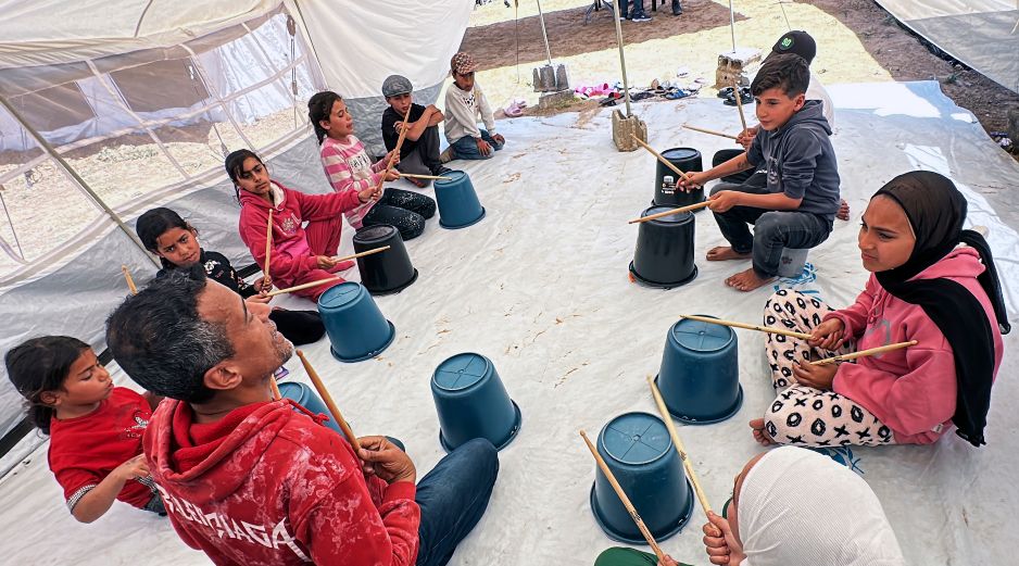 El estudio indica por ejemplo que entre octubre de 2024 y finales de 2025 los equipos de MSF atendieron a 513 niños menores de seis meses de los que un 91% tenía riesgo de problemas de crecimiento y desarrollo.. GAZA/EFE