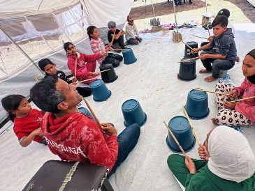 El estudio indica por ejemplo que entre octubre de 2024 y finales de 2025 los equipos de MSF atendieron a 513 niños menores de seis meses de los que un 91% tenía riesgo de problemas de crecimiento y desarrollo.. GAZA/EFE
