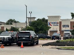 Policías acuden al lugar de un tiroteo en K Towne Plaza en Carrollton, Texas. AP/J. Stengle