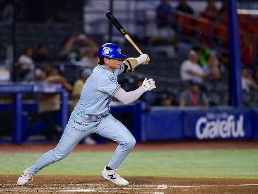 Mateo Gil se convirtió en el héroe de la noche al conectar sencillo al jardín derecho que permitió la anotación de la carrera del triunfo. CORTESÍA/Charros de Jalisco