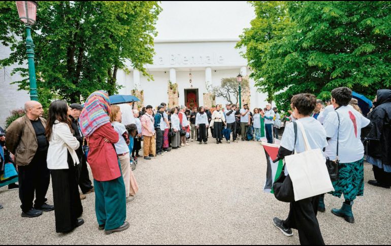 Manifestantes proPalestina en la Bienal de Venecia. AP