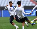 Jugadores del PSG en el entrenamiento para la semifinal contra el Bayern Múnich. EFE/A. Szilagyi