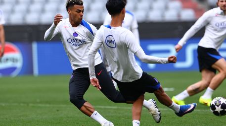 Jugadores del PSG en el entrenamiento para la semifinal contra el Bayern Múnich. EFE/A. Szilagyi