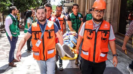 En el caso de Palacio de Gobierno, fueron evacuadas 220 personas, entre ellas, el gobernador de Jalisco, así como un grupo de alrededor de 20 niñas y niños del municipio de Teuchitlán. EL INFORMADOR/ A. Navarro